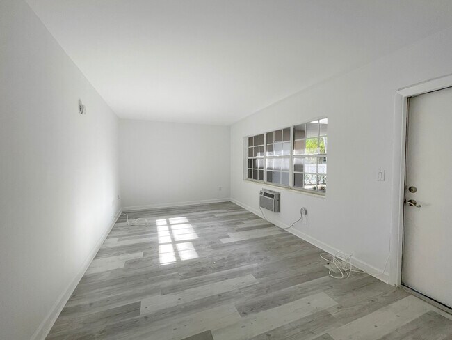 Building Photo - 6565 Santona St