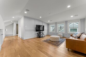 Building Photo - 426 Marshall St