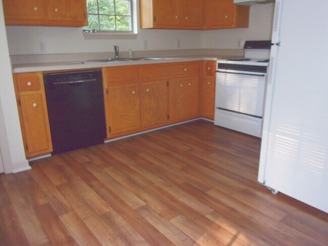 Building Photo - 123 N Tarver Ave