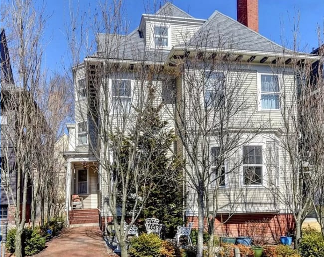 Building Photo - 8 Barnes St