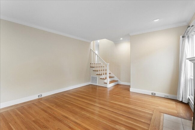 Building Photo - 1434 Paru St