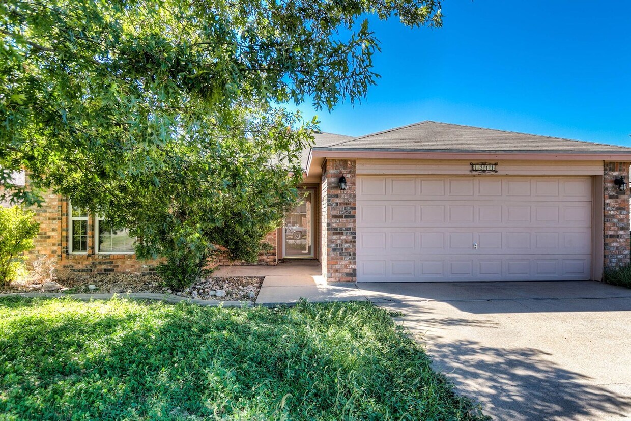 Foto principal - COMING NOVEMBER 2025 - 3 Bedroom Home in t...