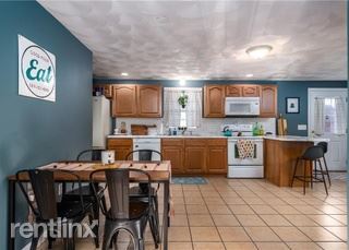 Building Photo - 2 br, 1.5 bath House - 365 West Ave