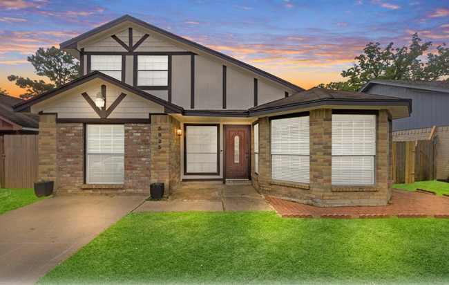 Photo - 3823 Suttonford Dr House