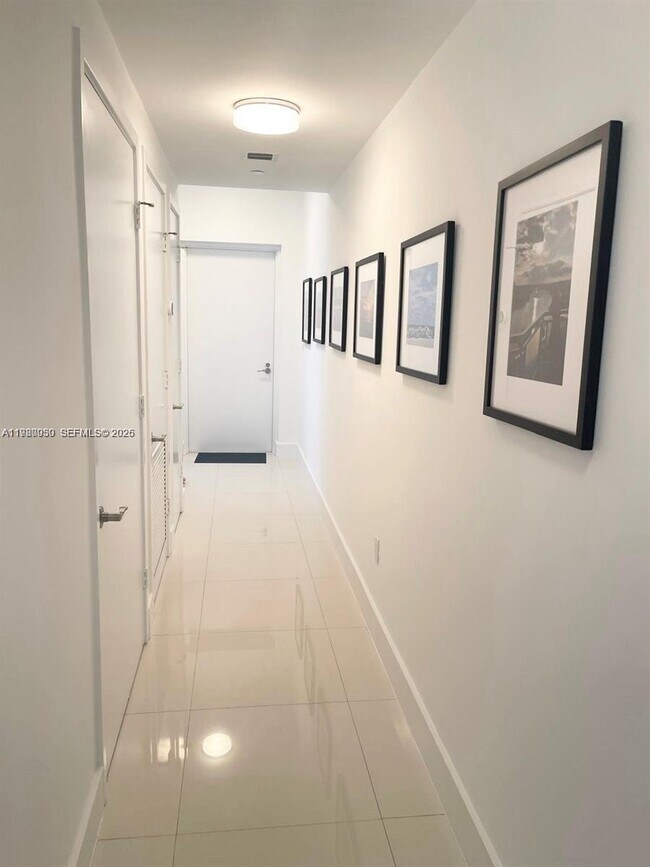 Foto del edificio - 6000 Collins Ave