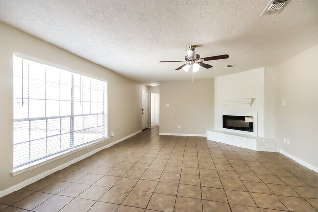 Building Photo - 8514 Forest Point Dr