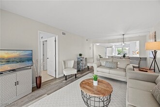 Building Photo - 1055 Forest Lakes Dr