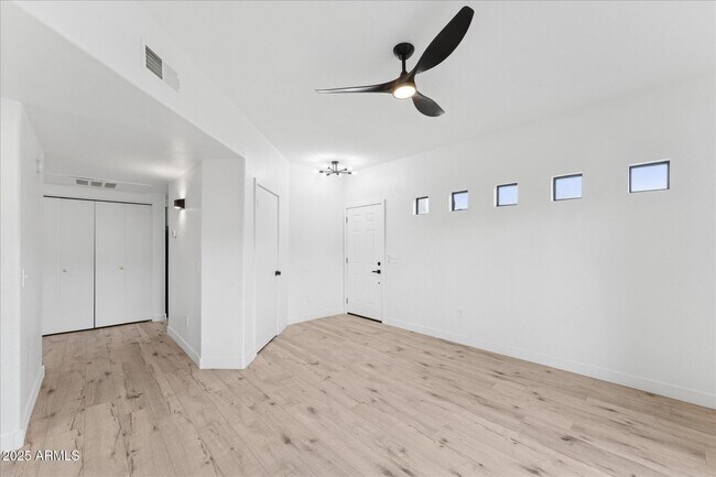 Foto del edificio - 3434 E Baseline Rd