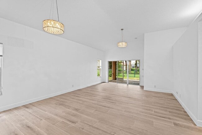 Building Photo - 5122 Elpine Way