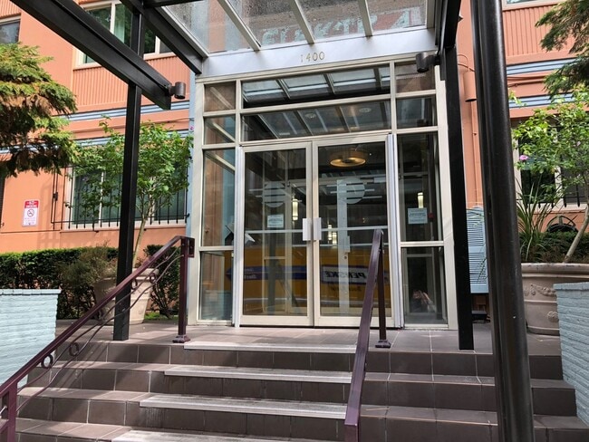 Building Photo - 1400 Hubbell Pl