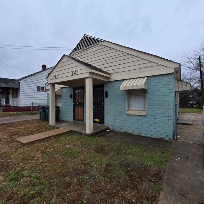 Building Photo - 781 David St