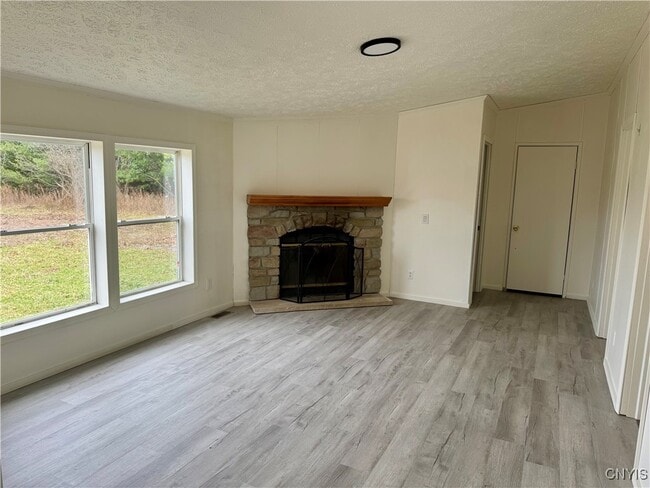 Foto del edificio - 4943 Forest Ave