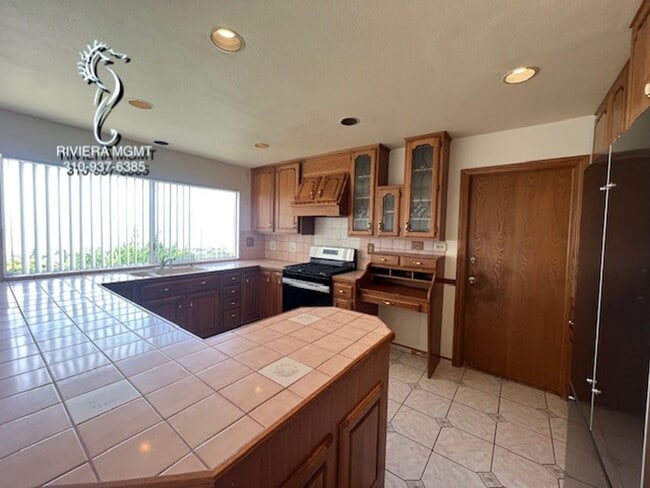 Building Photo - 5 bedroom 4 bath in Rancho Palos Verdes