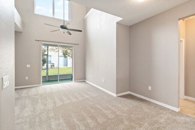 Foto del edificio - MOVE IN SPECIAL-Beautiful Two Story 3/2.5 Town Home w/ Loft & Screened Porch in St. Cloud