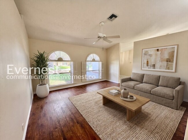 Building Photo - 5609 Rosewall Cir