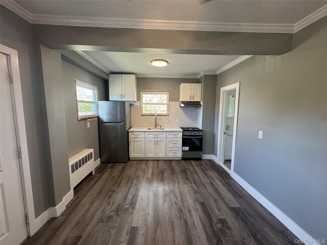 Foto del edificio - 325-329 Patchogue Yaphank Rd