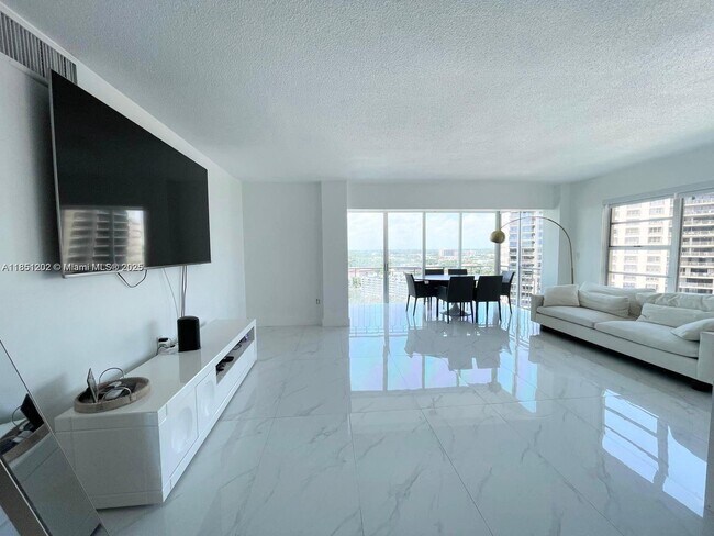 Foto del edificio - 11111 Biscayne Blvd