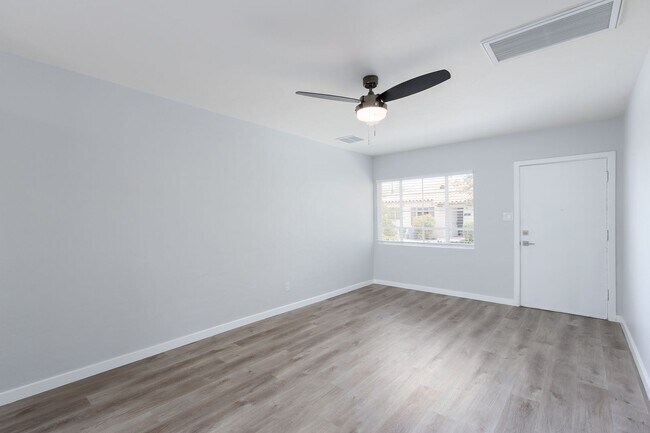 Foto del edificio - #1033-West Mulberry Drive LLC