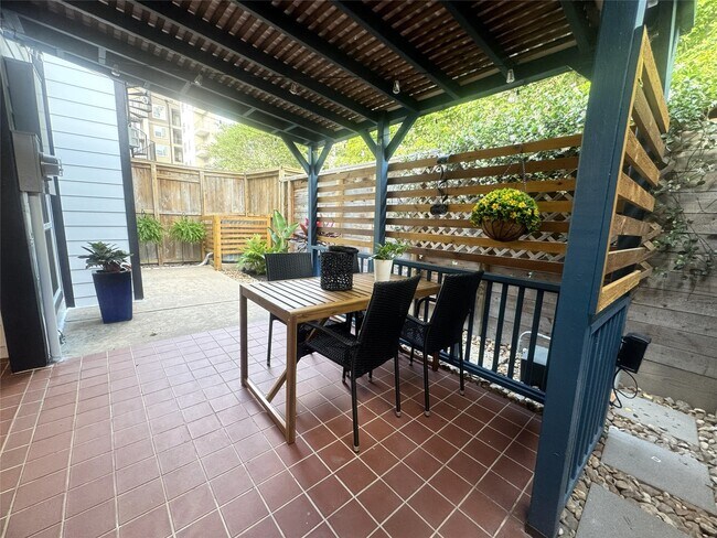 Foto del edificio - 516 S Post Oak Ln