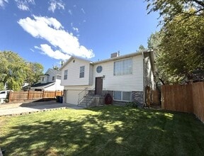 Building Photo - 1385 Suncrest Ct