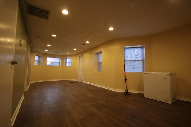 Foto del edificio - 1236 S Christiana Ave