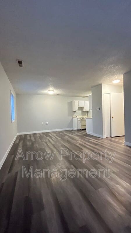 Building Photo - 11141 N 137th St