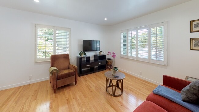 Living Room - 2024 S West View St