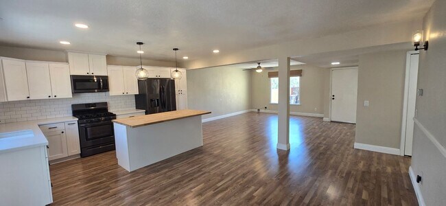 Foto del edificio - 751 Vía Los Santos