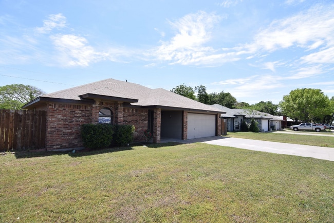 Foto del edificio - 2610 Hidden Hill Dr