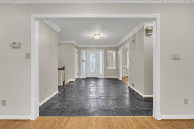 Foto del edificio - 8616 Chateau Dr