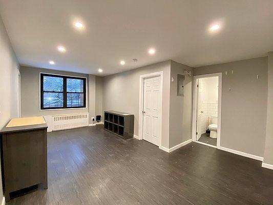 Foto del edificio - 2 bedroom in BRONX NY 10467