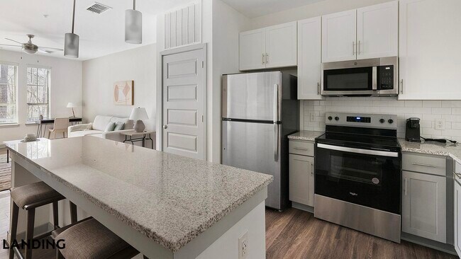 Foto del edificio - 100 Wildwood Ct