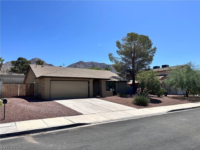 Building Photo - 1700 Rolling Hills Dr
