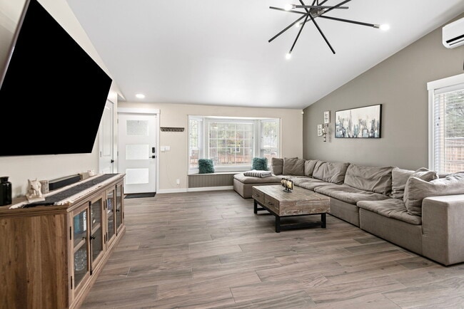 Foto del edificio - 60451 Iroquois Cir
