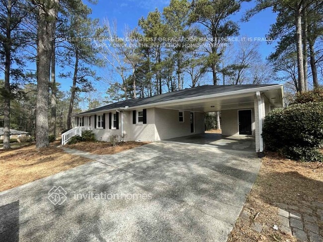 Building Photo - 921 Walnut Cir SW