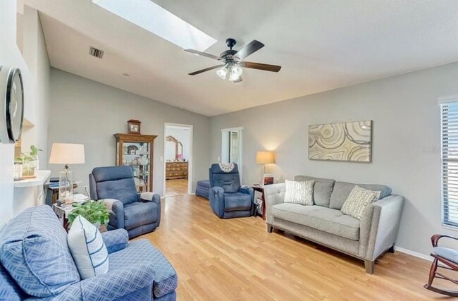 Foto del edificio - 2462 Briar Oak Cir