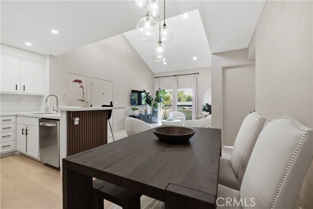 Foto del edificio - 25039 Peachland Ave