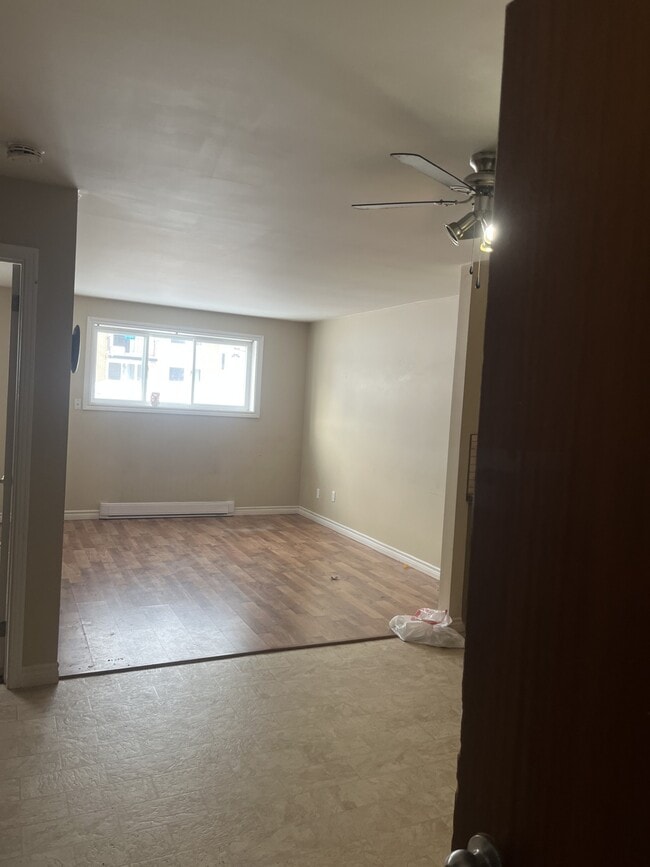 Photo du bâtiment - 615 Chalmers Ct