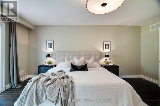 Photo du bâtiment - 244 Waterloo Ave