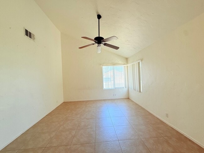 Building Photo - AVAILABLE NOW!! 2 Bedroom 2 Bathroom APART...