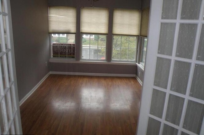 Building Photo - 909 Woodbridge Ct