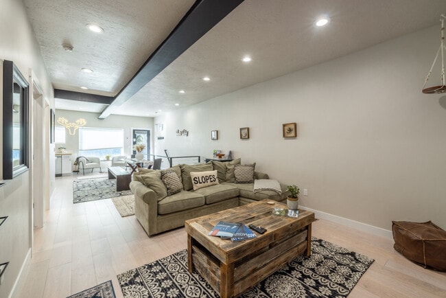 Foto del edificio - 255 Matterhorn Dr