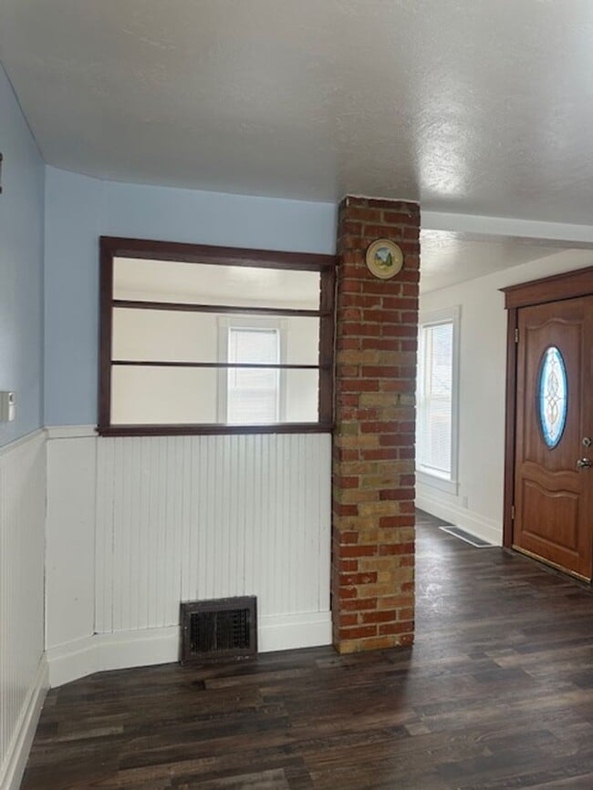 Building Photo - 726 N 11th Ave