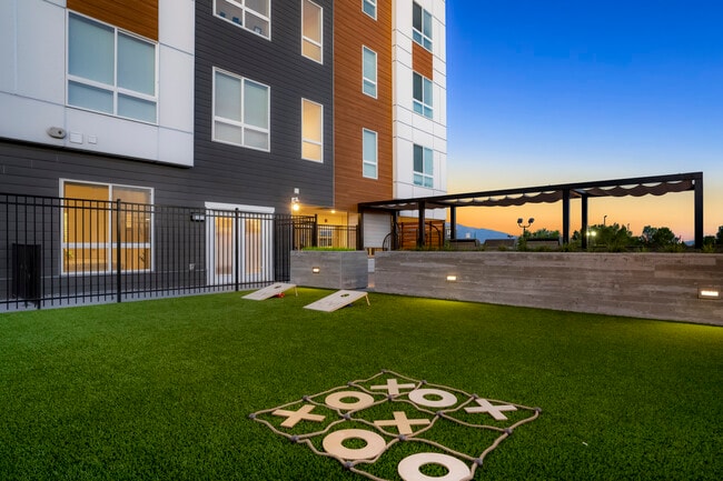 Building Photo - Hyve