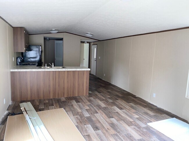 Foto del edificio - 126 Laurel Ln