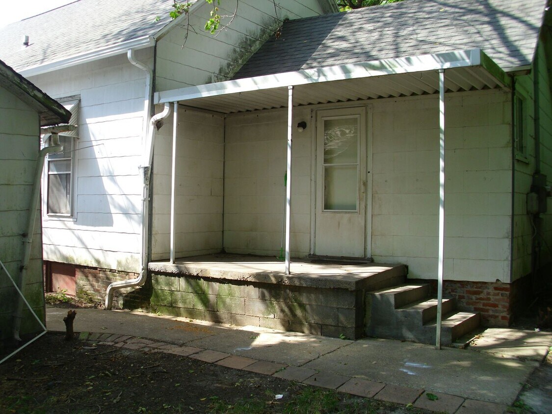 Foto principal - 2 bedroom house with garage