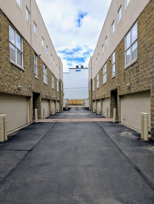 Building Photo - 2800 N Talman Ave