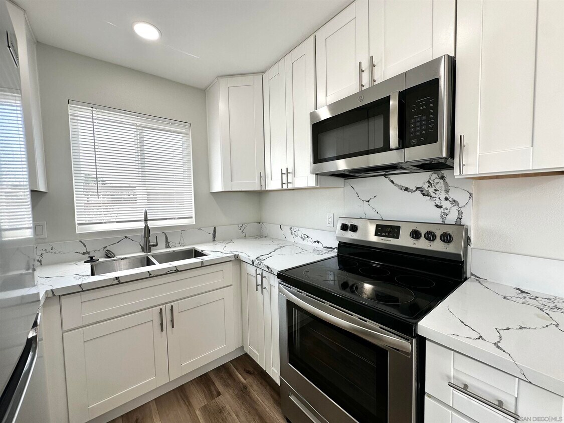 Foto principal - 1179 N Anza St