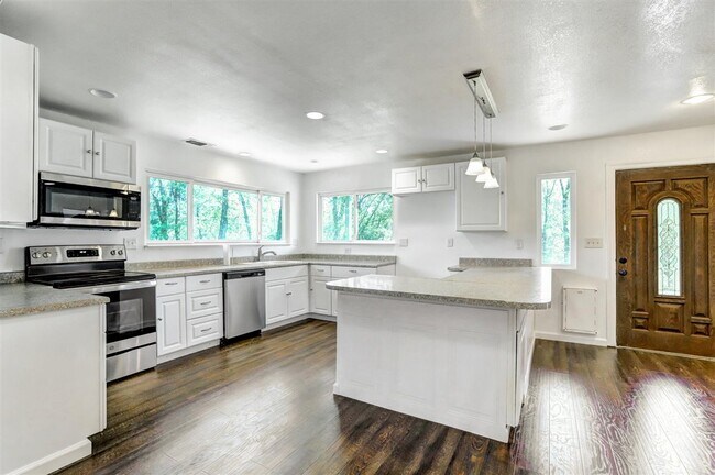 Building Photo - 999 Drynan Ln