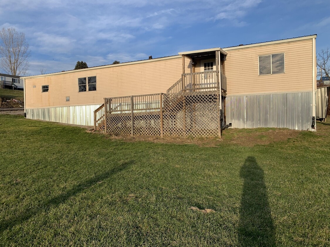 Building Photo - 626 Flinn Ave